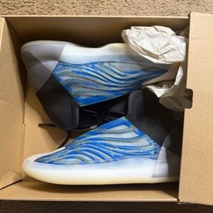 YZY Quantum Basketball High tops